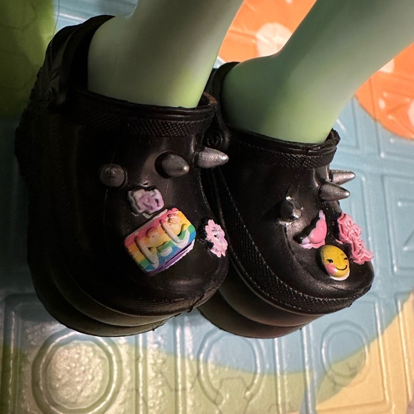 Shadow High Doll – Green Hair - Picture 4 of 12